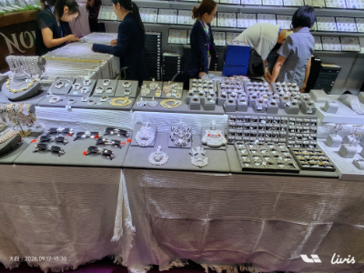 Zespół projektantów biżuterii Kunyu odwiedza targi biżuterii SEASONS Fashion w Hongkongu Zespół projektantów biżuterii Kunyu odwiedza targi biżuterii SEASONS Fashion w Hongkongu